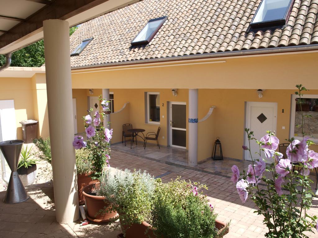 Alt Baden Apartement Dunaszekcso ภายนอก รูปภาพ