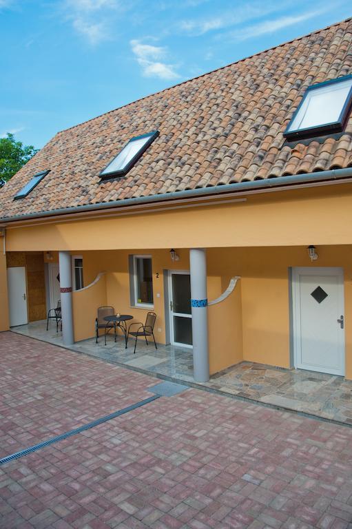 Alt Baden Apartement Dunaszekcso ภายนอก รูปภาพ
