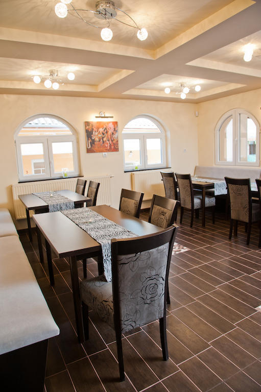 Alt Baden Apartement Dunaszekcso ภายนอก รูปภาพ